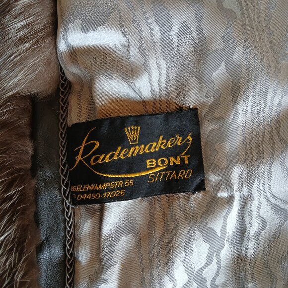 European Silver Fox Fur Coat, (Real Fur--Size Small) - Picture 4 of 5